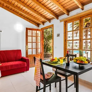 Apartment 101 Bright, Pool View And Air Conditioning, Playa de las Americas (Tenerife)